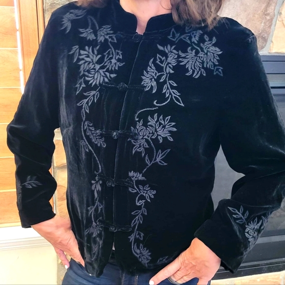 Black top - Picture 2 of 3